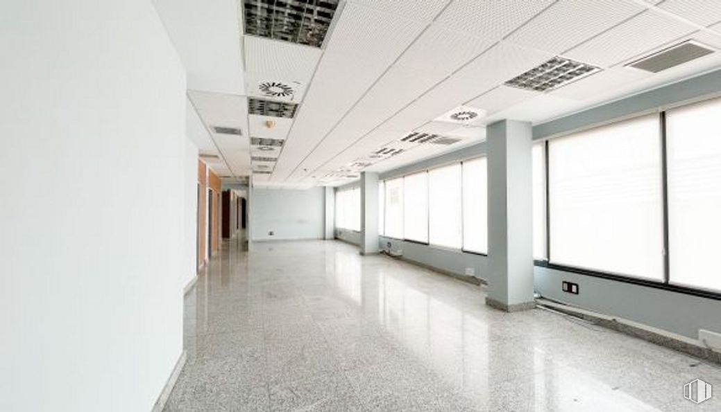 Oficina en venta en Edificio Apolo, Calle Pollensa, 2, Las Rozas de Madrid, Madrid, 28230 con ventana, propiedad, accesorio, edificio, hall, suelos, techo, vidrio, material compuesto y evento alrededor