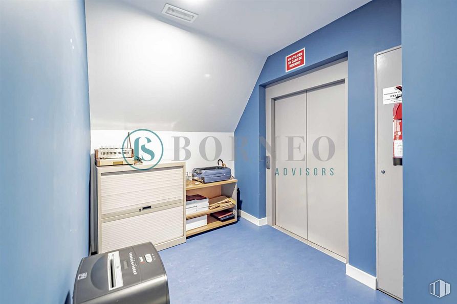 Oficina en venta en Calle Robledillo, 9, Chamberí, Madrid, 28003 con puerta, edificio, accesorio, gas, suelos, casa, techo, azul eléctrico, evento y habitación alrededor