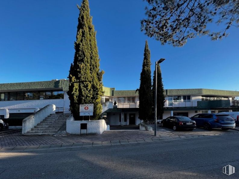 Local en venta en Calle Valle Cares, 22, Boadilla del Monte, Madrid, 28660 con coche, cielo, rueda, edificio, planta, superficie de la carretera, vehículo, neumático, árbol y planta leñosa alrededor