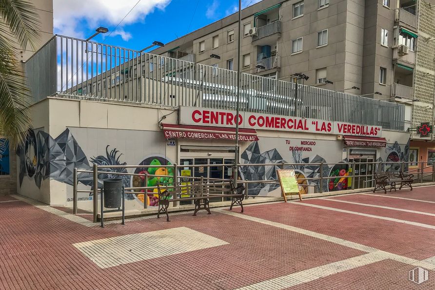 Retail for sale & for rent at Calle Lisboa, 6, Torrejón de Ardoz, Madrid, 28850 with building, sky, cloud, window, road surface, urban design, facade, sidewalk, city and metropolitan area around