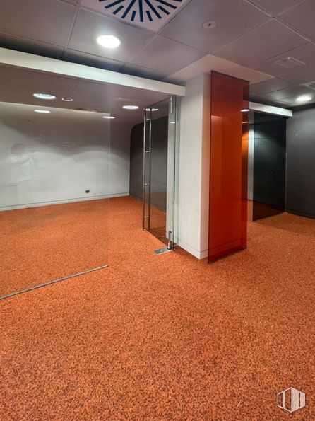 Local en alquiler en Calle Soria, Alcorcón, Madrid, 28921 con propiedad, pasillo, piso, suelo, techo, madera, vidrio, evento, alfombra y columna alrededor