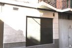 Local en venta en Calle Miraflores, 6, Segovia, 40002 con persiana de la ventana, puerta, día, propiedad, ventana, madera, edificio, sombra, superficie de la carretera y ladrillo alrededor