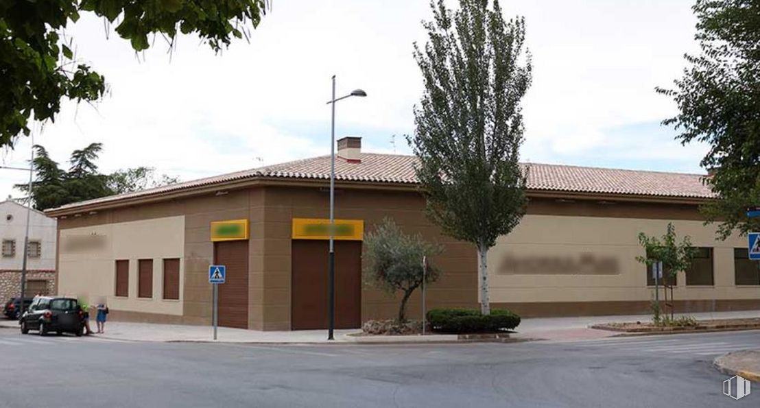 Local en alquiler en Calle Samuel Baltes, Villarejo de Salvanés, Madrid, 28590 con coche, casa, cielo, planta, nube, árbol, puerta, fachada, gas y accesorio alrededor