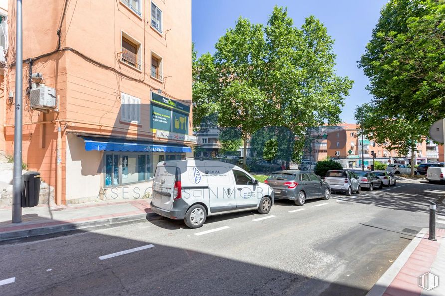 Local en venta en Zona Avenida San Luís, Hortaleza, Madrid, 28033 con coche, edificio, vehículo terrestre, rueda, neumático, vehículo, ventana, matrícula del vehículo, vehículo de motor y superficie de la carretera alrededor