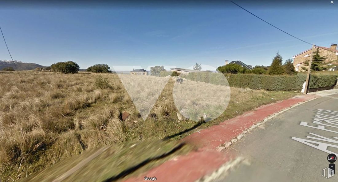 Land for sale at Avenida Francia, El Espinar, Segovia, 40424 with house, sky, plant, land lot, slope, road surface, asphalt, grass, tree and landscape around