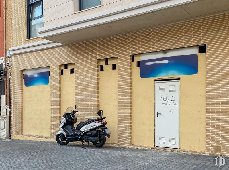 Local en alquiler en Calle Leganés, Getafe, Madrid, 28901 con motocicleta, ventana, puerta, neumático, rueda, propiedad, edificio, vehículo, superficie de la carretera y neumático de automoción alrededor