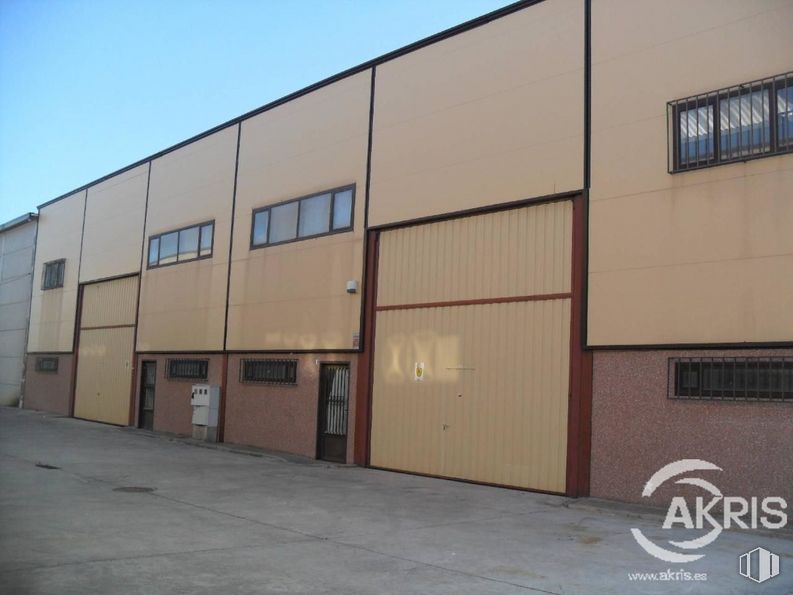 Industrial for sale at Polígono Industrial Mariola, Huecas, Toledo, 45511 with window, sky, building, fixture, asphalt, facade, wood, composite material, commercial building and shade around