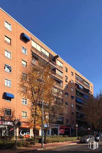 Local en alquiler en Calle Río Genil, 21, Móstoles, Madrid, 28934 con edificio, coche, cielo, día, ventana, propiedad, planta, árbol, bloque de torres y diseño urbano alrededor