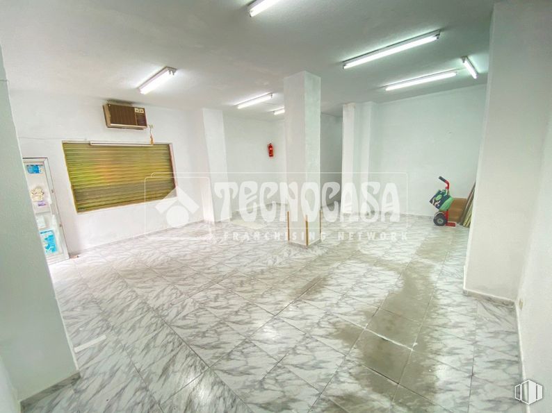 Local en venta en Zona Soto - Hospital, Móstoles, Madrid, 28935 con persiana de la ventana, diseño de interiores, arquitectura, madera, suelo, pasillo, piso, edificio, suelo de baldosas y bienes raíces alrededor