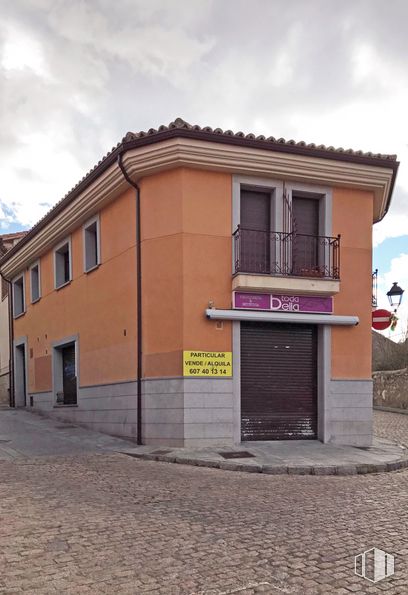 Retail for sale at Calle Conde Don Ramón, 69, Ávila, 05001 with house, window, cloud, sky, wood, fixture, door, building, asphalt and facade around