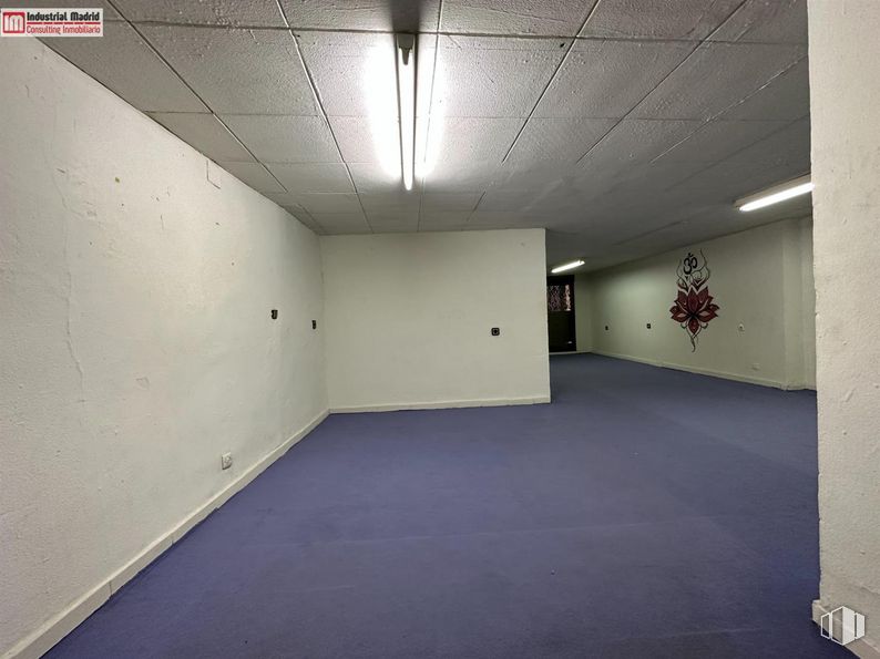 Retail for rent at Calle San Juan, Arganda del Rey, Madrid, 28500 with building, hall, fixture, flooring, composite material, ceiling, concrete, symmetry, room and daylighting around