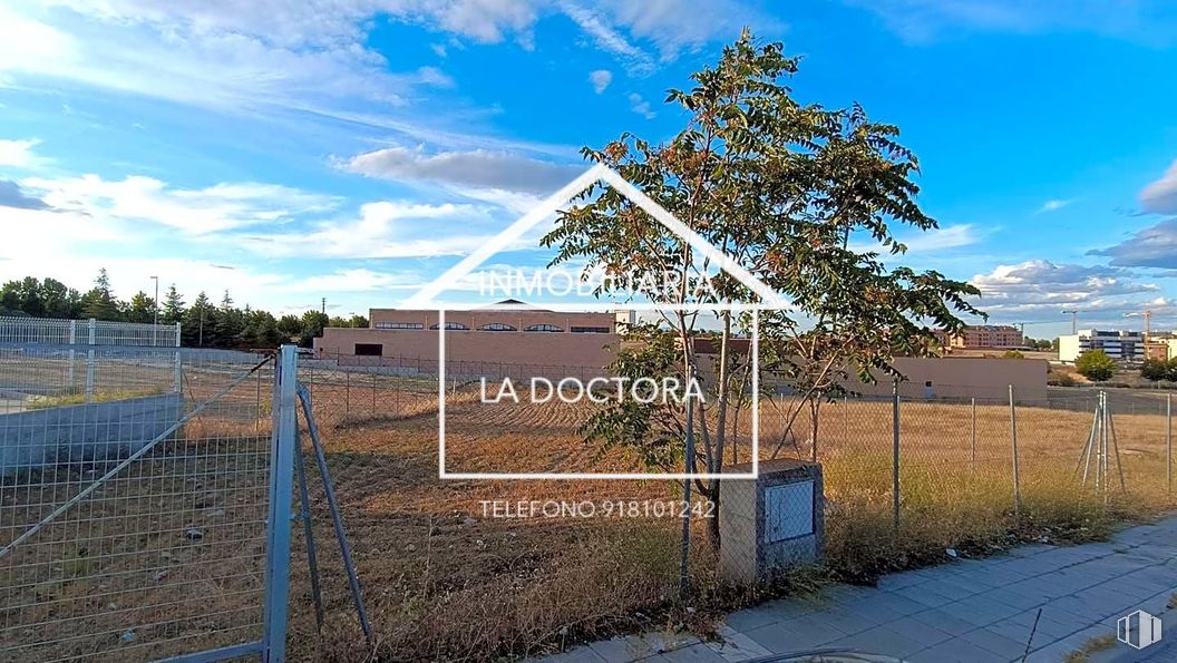 Suelo en venta en Calle Ermita de San Juan, Navalcarnero, Madrid, 28600 con nube, cielo, planta, entorno natural, valla, árbol, superficie de la carretera, lote de terreno, casa y asfalto alrededor