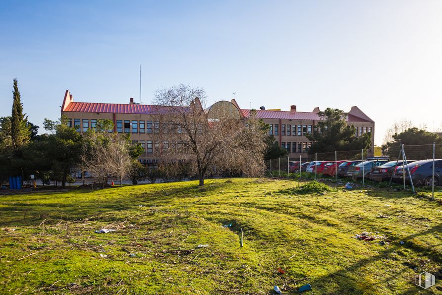 Oficina en venta en Centro de Servicios Industriales Los Rosales, Calle Fragua, 1, Móstoles, Madrid, 28933 con edificio, cielo, planta, árbol, paisaje natural, luz solar, hierba, zona rural, paisaje y pastizal alrededor