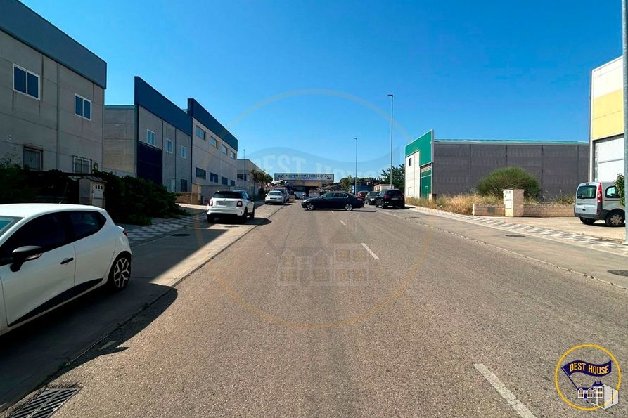 Industrial for sale at Polígono Industrial Carretera Motilla, Cuenca, 16004 with car, wheel, tire, sky, land vehicle, vehicle, infrastructure, road surface, asphalt and window around