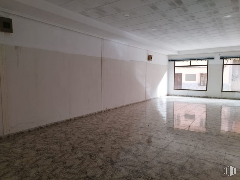 Retail for sale at Zona centro, Villacañas, Toledo, 45860 with window, flooring, floor, ceiling, composite material, hall, tile flooring, concrete, building material and tile around