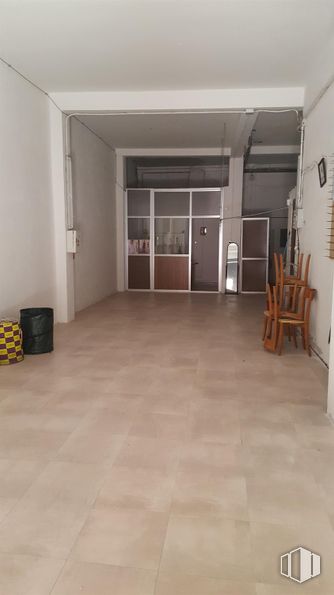 Retail for sale at Calle Cerrillo San Roque, Talavera de la Reina, Toledo, 45600 with chair, door, floor, flooring, interior design, tile flooring, ceiling, tile, hall and hardwood around