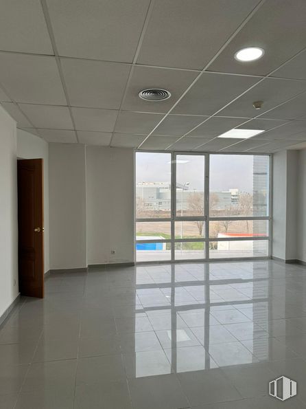 Nave en venta en Calle Gunter, 1, Getafe, Madrid, 28906 con puerta, accesorio, edificio, suelos, suelo, techo, hall, vidrio, material compuesto y espacio alrededor