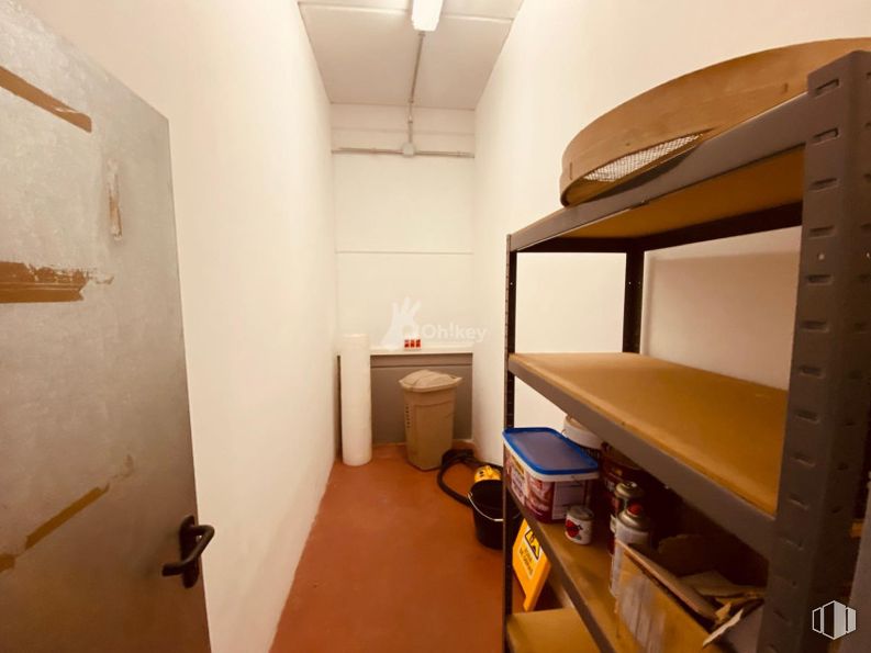 Industrial for sale at Calle Plomo, San Martín de la Vega, Madrid, 28330 with wall, flooring, floor, shelving, ceiling, shelf, room, wood stain and plaster around