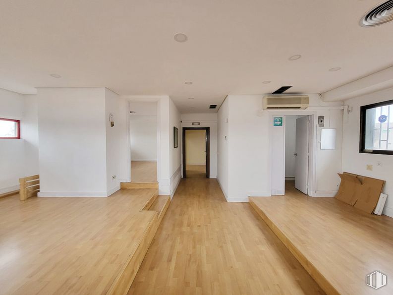 Oficina en alquiler en Calle Tierra de Barros, 2, Coslada, Madrid, 28820 con ventana, accesorio, madera, hall, suelos, suelo, edificio, suelo laminado, tinte para madera y madera dura alrededor