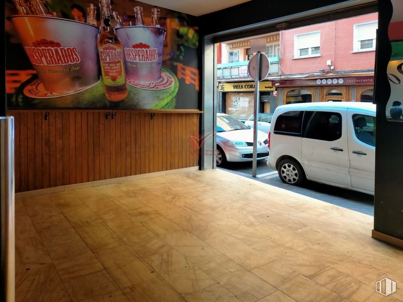 Retail for sale at Calle Diego Jesús Jiménez, Cuenca, 16004 with cabinetry, car, packaged goods, automotive parking light, tire, wheel, vehicle, van, automotive lighting and building around