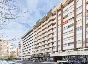 Oficina en alquiler en Calle Orense, 68, Tetuán, Madrid, 28020 con edificio, coche, cielo, nube, durante el día, vehículo, ventana, infraestructura, bloque de pisos y diseño urbano alrededor