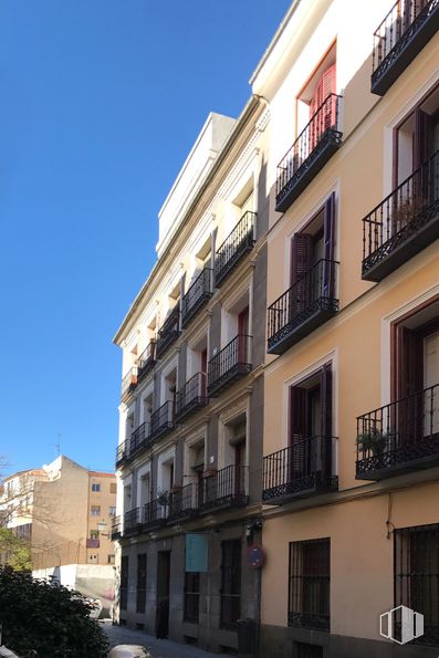 Retail for sale & for rent at Calle Almendro, 4, Centro, Madrid, 28005 with window, building, sky, condominium, urban design, house, plant, facade, city and metropolis around