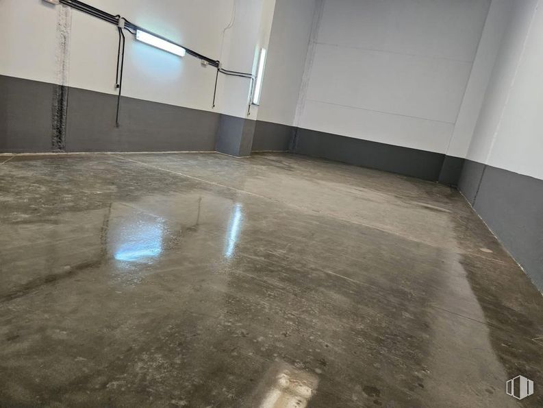 Industrial for rent at Calle Luis I, Villa de Vallecas, Madrid, 28031 with lighting, wood, tile flooring, flooring, floor, composite material, material property, hardwood, concrete and glass around