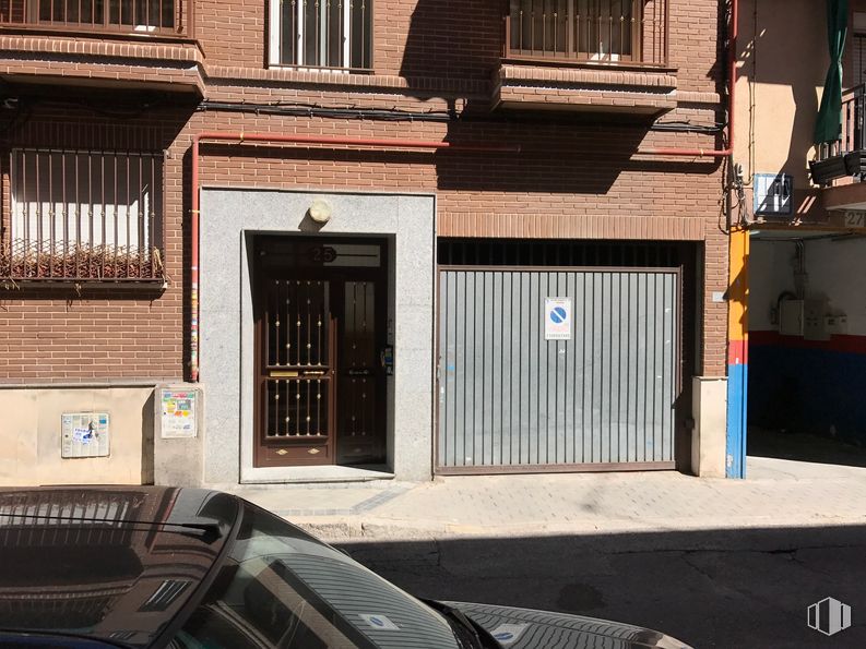 Industrial for sale at Calle Papagayo, 25, Carabanchel, Madrid, 28025 with door, window, daytime, property, infrastructure, hood, wood, automotive lighting, lighting and architecture around