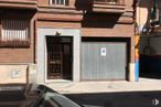 Industrial for sale at Calle Papagayo, 25, Carabanchel, Madrid, 28025 with door, window, daytime, property, infrastructure, hood, wood, automotive lighting, lighting and architecture around