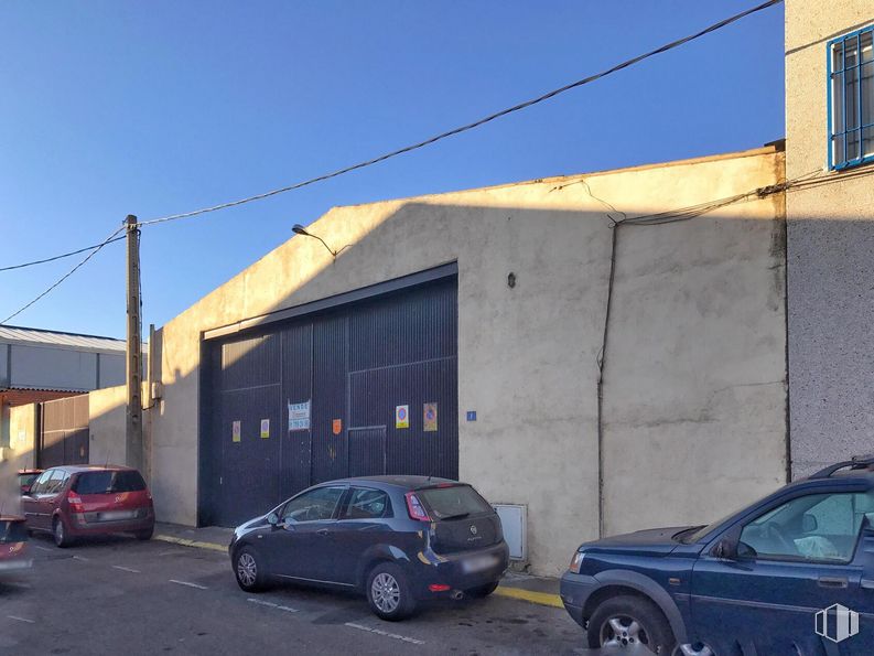 Nave en venta en Calle Puerto de Oncala, Leganés, Madrid, 28914 con coche, rueda, ventana, neumático, luz de estacionamiento, vehículo terrestre, cielo, vehículo, neumático de automoción y iluminación del automóvil alrededor