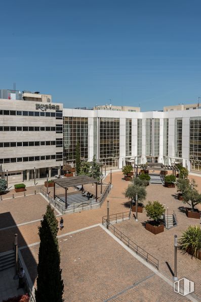 Oficina en alquiler en E 2, Calle Julián Camarillo, 29, San Blas - Canillejas, Madrid, 28037 con edificio, cielo, planta, árbol, diseño urbano, casa, condominio, bloque de torres, zona residencial y paisaje alrededor