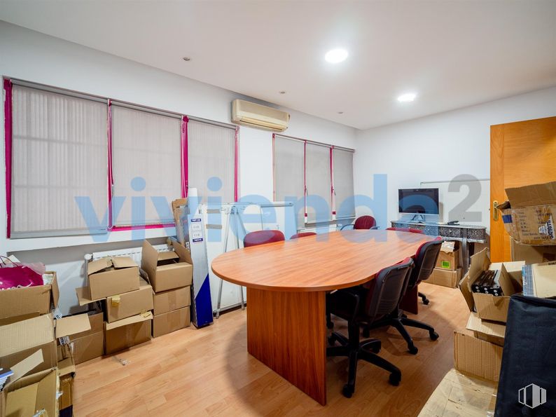 Office for sale at Zona Fuente del Berro, Salamanca, Madrid, 28028 with desk, table, furniture, chair, wood, floor, flooring, building, living room and hardwood around