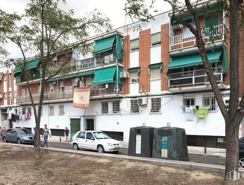 Local en alquiler y venta en Calle Eduardo Minguito, 55, Villaverde, Madrid, 28021 con coche, edificio, cielo, ventana, propiedad, neumático, vehículo motorizado, planta, infraestructura y vehículo alrededor