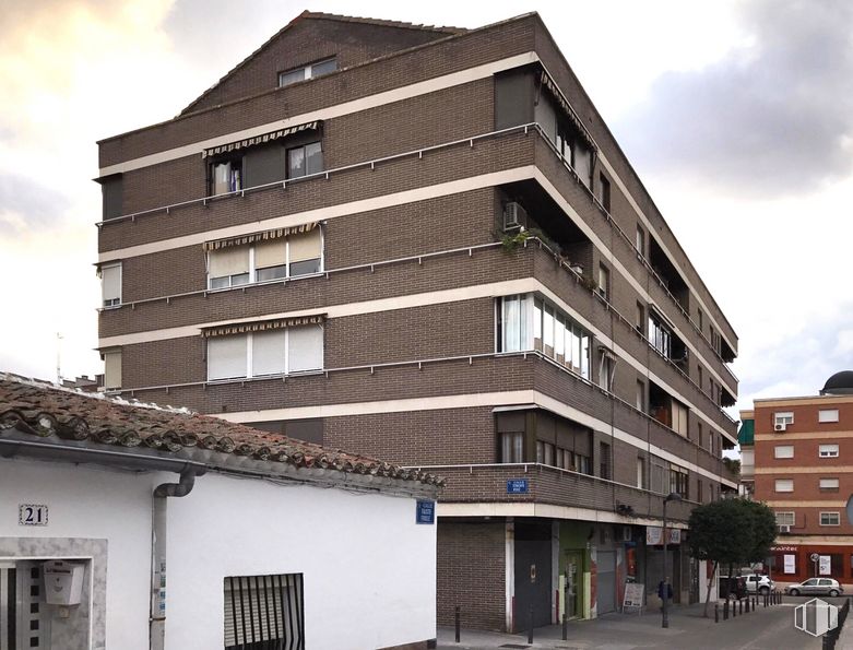 Retail for sale & for rent at Zona Centro, Móstoles, Madrid, 28934 with building, window, cloud, sky, urban design, condominium, residential area, real estate, facade and tower block around