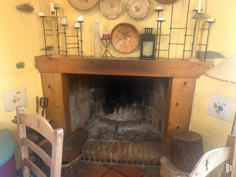 Retail for sale at Calles Azas, 29, Patones, Madrid, 28189 with fireplace, wood, hearth, interior design, clock, wall, gas, hardwood, chair and flooring around