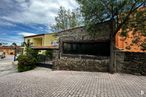 Retail for sale at Travesía Cuesta, El Atazar, Madrid, 28189 with window, houseplant, cloud, plant, sky, building, road surface, tree, asphalt and house around