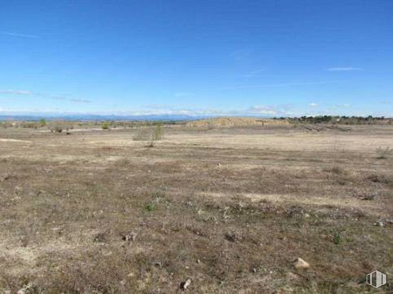 Land for sale at Camino Valdehornos, s/n, La Torre de Esteban Hambrán, Toledo, 45920 with sky, cloud, natural landscape, grassland, horizon, landscape, grass, hill, prairie and plateau around