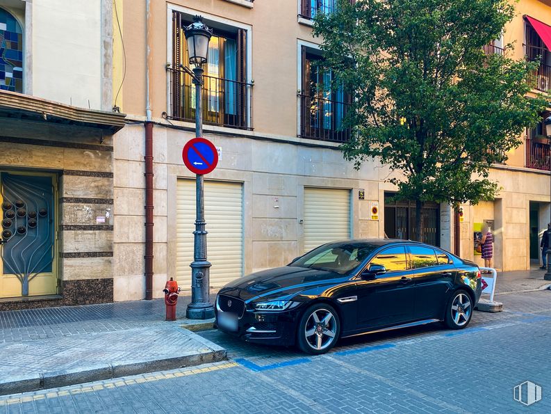 Local en alquiler y venta en Calle Stuart, 57, Aranjuez, Madrid, 28300 con coche, rueda, ventana, neumático, vehículo terrestre, vehículo, azul, campana, iluminación automotriz y neumático automotriz alrededor