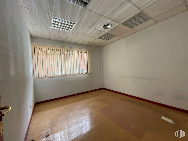 Retail for rent at Avenida Ejército, Guadalajara, 19004 with window blind, building, wood, hall, house, floor, flooring, shade, hardwood and window around