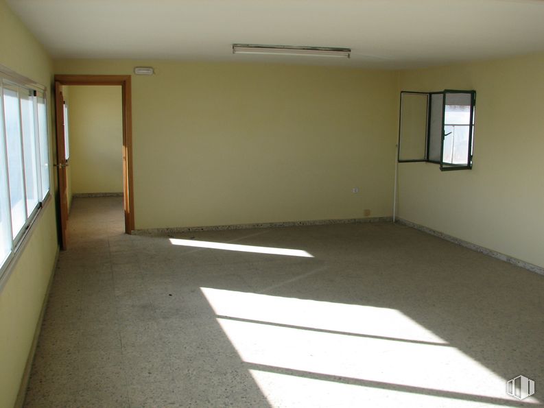 Industrial for sale & for rent at Avenida Olivar, Valdemoro, Madrid, 28341 with window, light fixture, property, fixture, lighting, wood, shade, floor, flooring and material property around