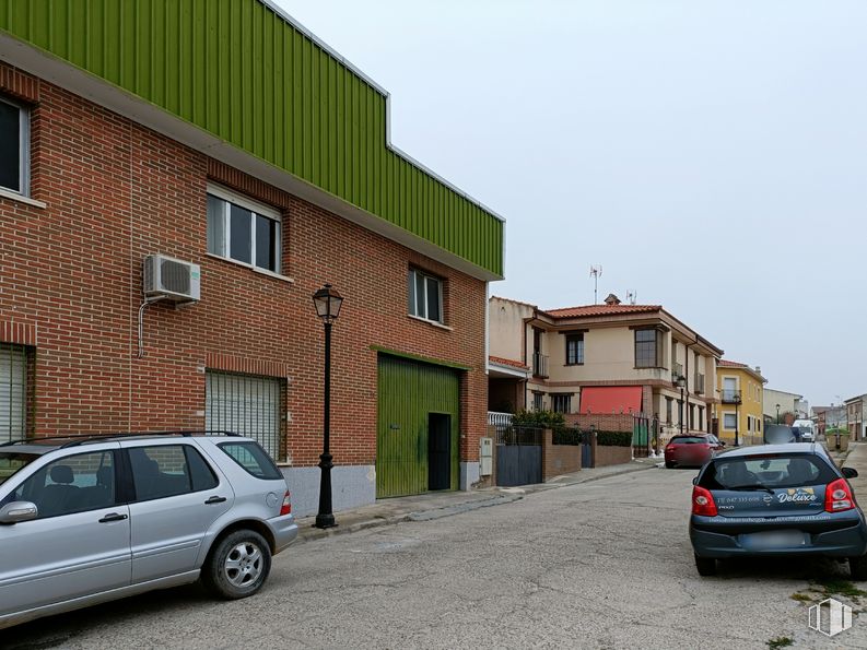 Industrial for sale at Calle Huerta la Palma, Velada, Toledo, 45612 with car, tire, window, automotive parking light, land vehicle, vehicle, wheel, property, building and sky around