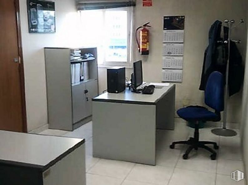 Industrial for sale at Calle Valle de Tobalina, Villaverde, Madrid, 28021 with chair, desk, cabinetry, cupboard, furniture, table, computer desk, interior design, office chair and computer monitor around