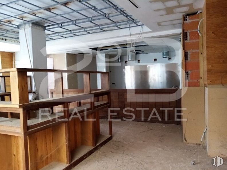 Local en venta en Casco urbano, Quintanar de la Orden, Toledo, 45800 con mueble, accesorio, madera, interiorismo, arquitectura, suelo, suelos, edificio, estantería y estante alrededor