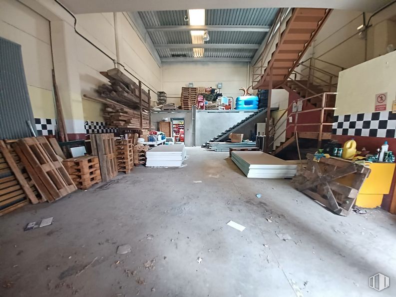 Industrial for sale at Calle Moreras, 4, Ciempozuelos, Madrid, 28350 with wood, flooring, floor, beam, hall, hardwood, warehouse, house, metal and ceiling around