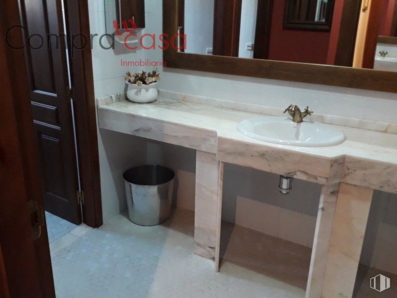 Retail for sale at Zona Carretera de Valladolid, La Lastrilla, Segovia, 40196 with sink, brown, mirror, tap, plumbing fixture, property, countertop, bathroom sink, wood and cabinetry around