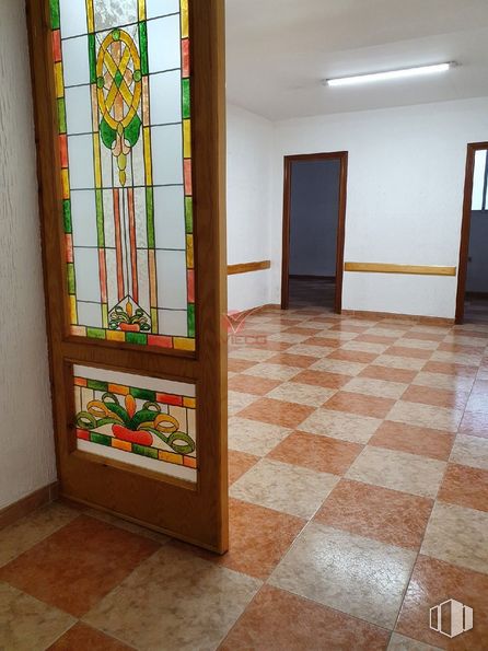 Office for sale at Zona centro, Cuenca, 16002 with cabinetry, property, window, door, fixture, wood, interior design, art, floor and house around