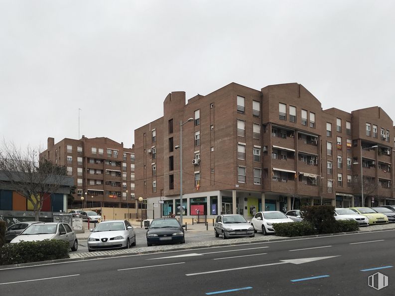 Local en alquiler en Ronda Buenavista, 45, Toledo, 45005 con coche, edificio, cielo, ventana, rueda, vehículo, superficie de la carretera, casa, diseño urbano y asfalto alrededor