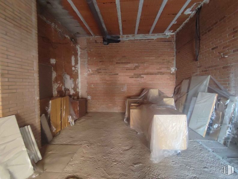 Retail for rent at Calle Alonso Quijano, Fuencarral - El Pardo, Madrid, 28034 with furniture, property, wood, building, house, floor, wall, flooring, beam and hardwood around