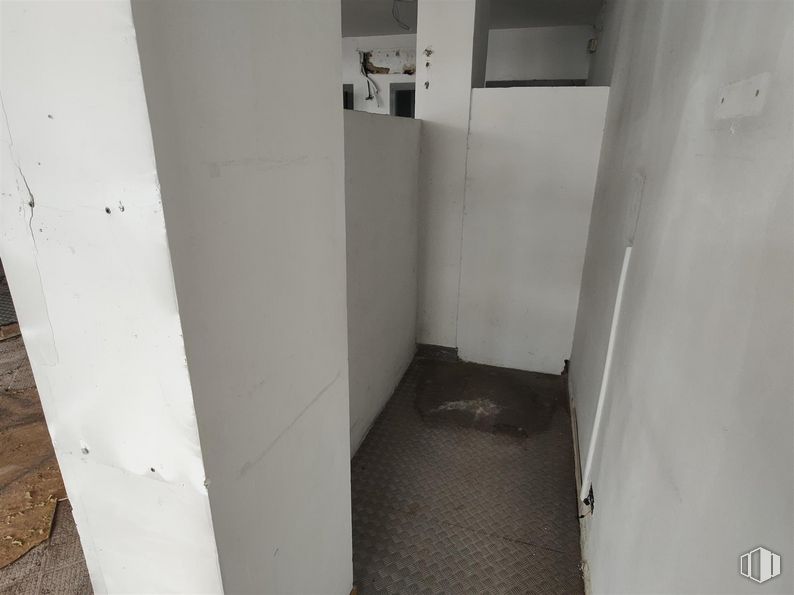 Local en venta en Calle Manacor, 3, Humanes de Madrid, Madrid, 28970 con accesorio, suelos, material compuesto, gas, habitación, edificio, hormigón, asa, aluminio y techo alrededor