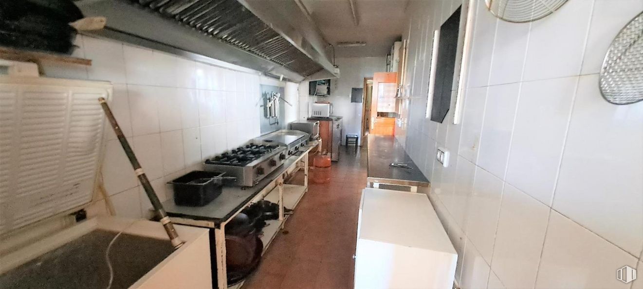 Retail for sale at Barrio San Lorenzo, Segovia, 40003 with kitchen appliance, home appliance, interior design, building, sink, kitchen stove, gas stove, flooring, kitchen and stove around